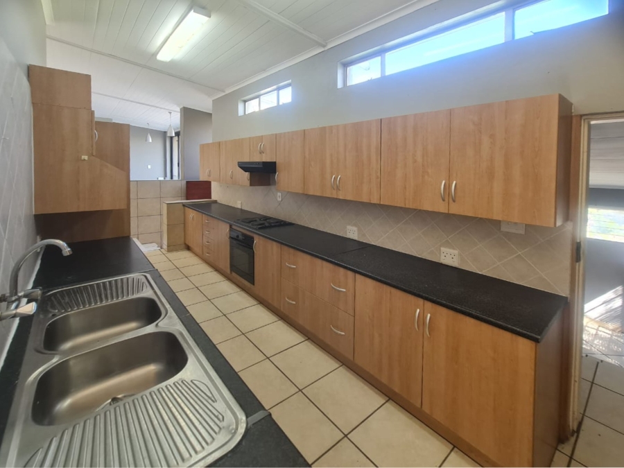6 Bedroom Property for Sale in Meerhof North West